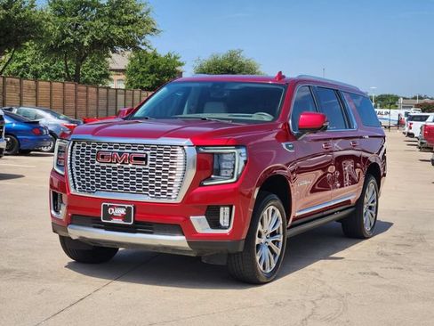 Used 2022 GMC Yukon XL Denali AWD/4WD image 12