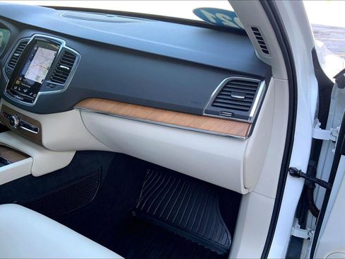 Used 2021 Volvo XC90 T6 Momentum w/ Climate Package image 16