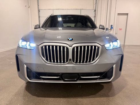 Used 2025 BMW X5 xDrive40i w/ Premium Package AWD/4WD image 2