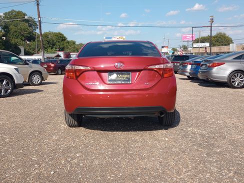Used 2017 Toyota Corolla LE image 6