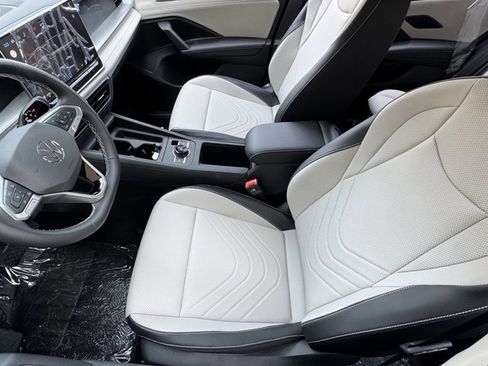 New 2026 Volkswagen Tiguan SE image 14