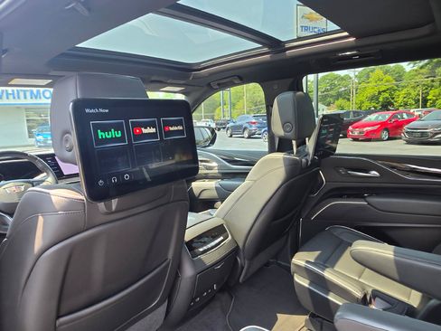 Used 2024 Cadillac Escalade ESV Sport w/ LPO, ONYX Package AWD/4WD image 19