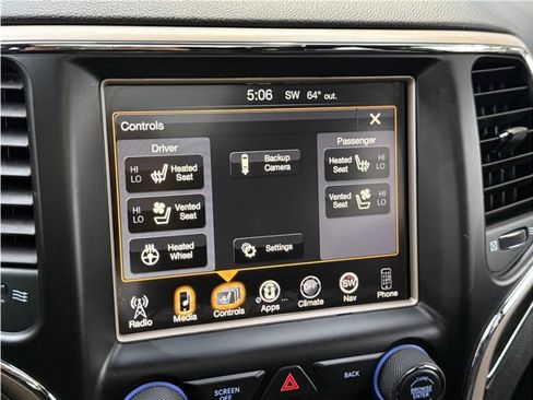 Used 2017 Jeep Grand Cherokee Overland w/ Jeep Active Safety Group image 49