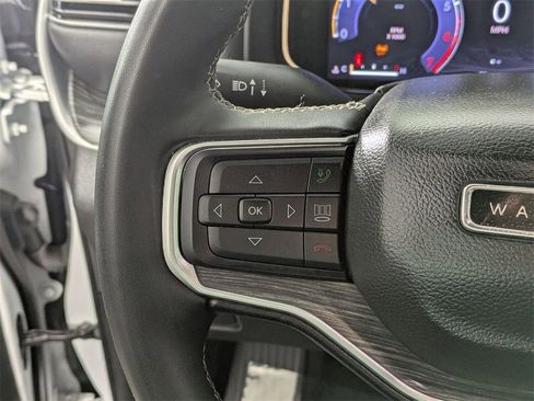 Certified 2024 Jeep Wagoneer Series II w/ Flexible Seating Group image 19