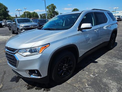 Used 2020 Chevrolet Traverse LT w/ Driver Confidence II Package FWD image 3
