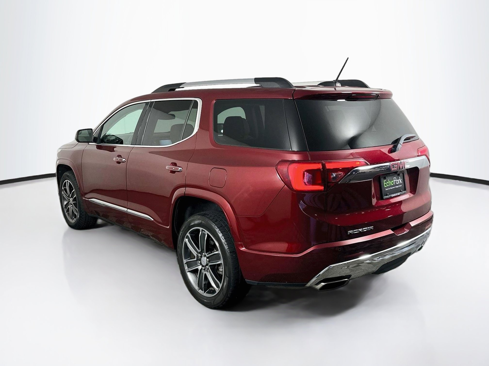 Used 2018 GMC Acadia Denali w/ Technology Package FWD image 5