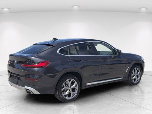 Certified 2025 BMW X4 xDrive30i w/ Premium Package AWD/4WD image 4