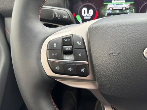 Used 2026 Ford Explorer Active AWD/4WD image 17