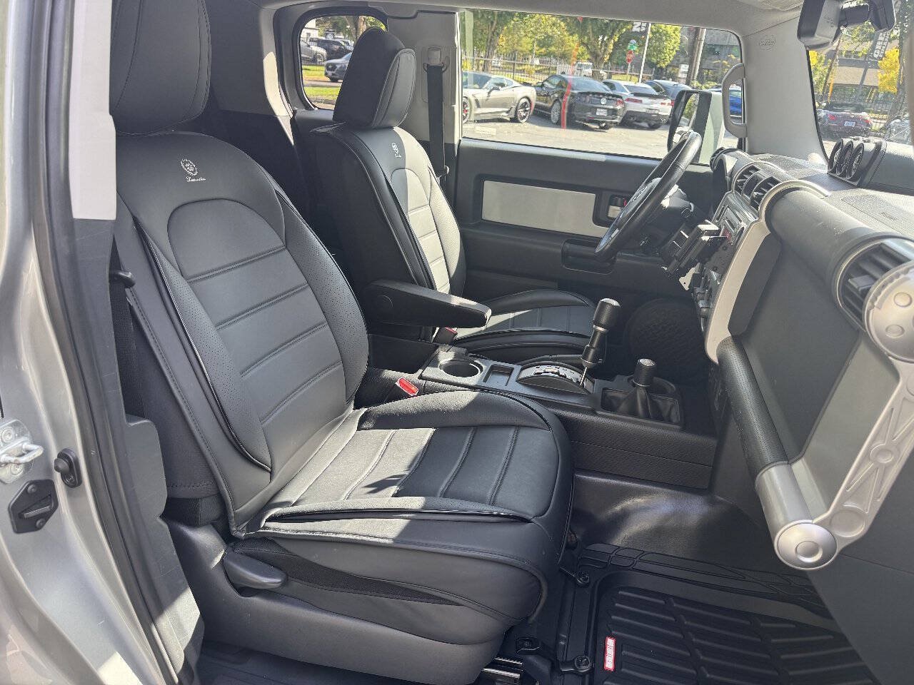 Used 2011 Toyota FJ Cruiser 4WD w/ Upgrade Pkg image 26