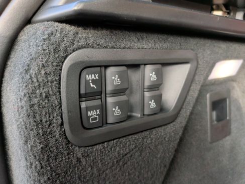 Used 2022 BMW X7 xDrive40i w/ M Sport Package AWD/4WD image 45
