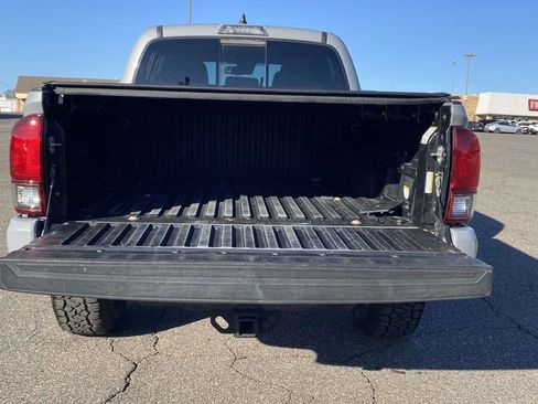 Used 2016 Toyota Tacoma SR5 w/ SR5 Appearance Package (SN) image 10