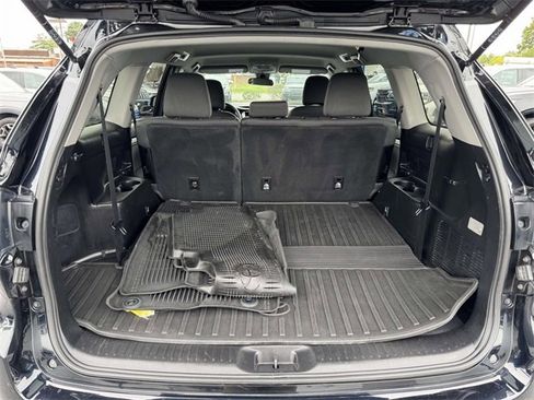 Used 2019 Toyota Highlander LE image 9
