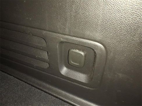 Used 2022 Chevrolet Traverse LS image 13