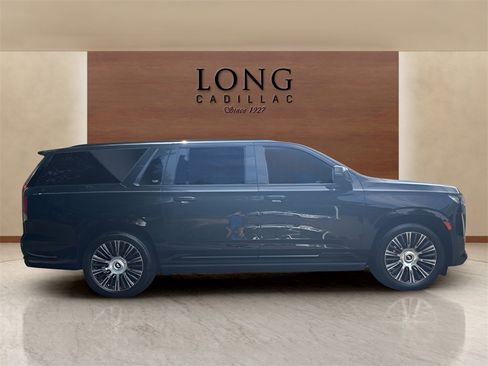 Used 2022 Cadillac Escalade ESV Sport w/ Touring Package image 6