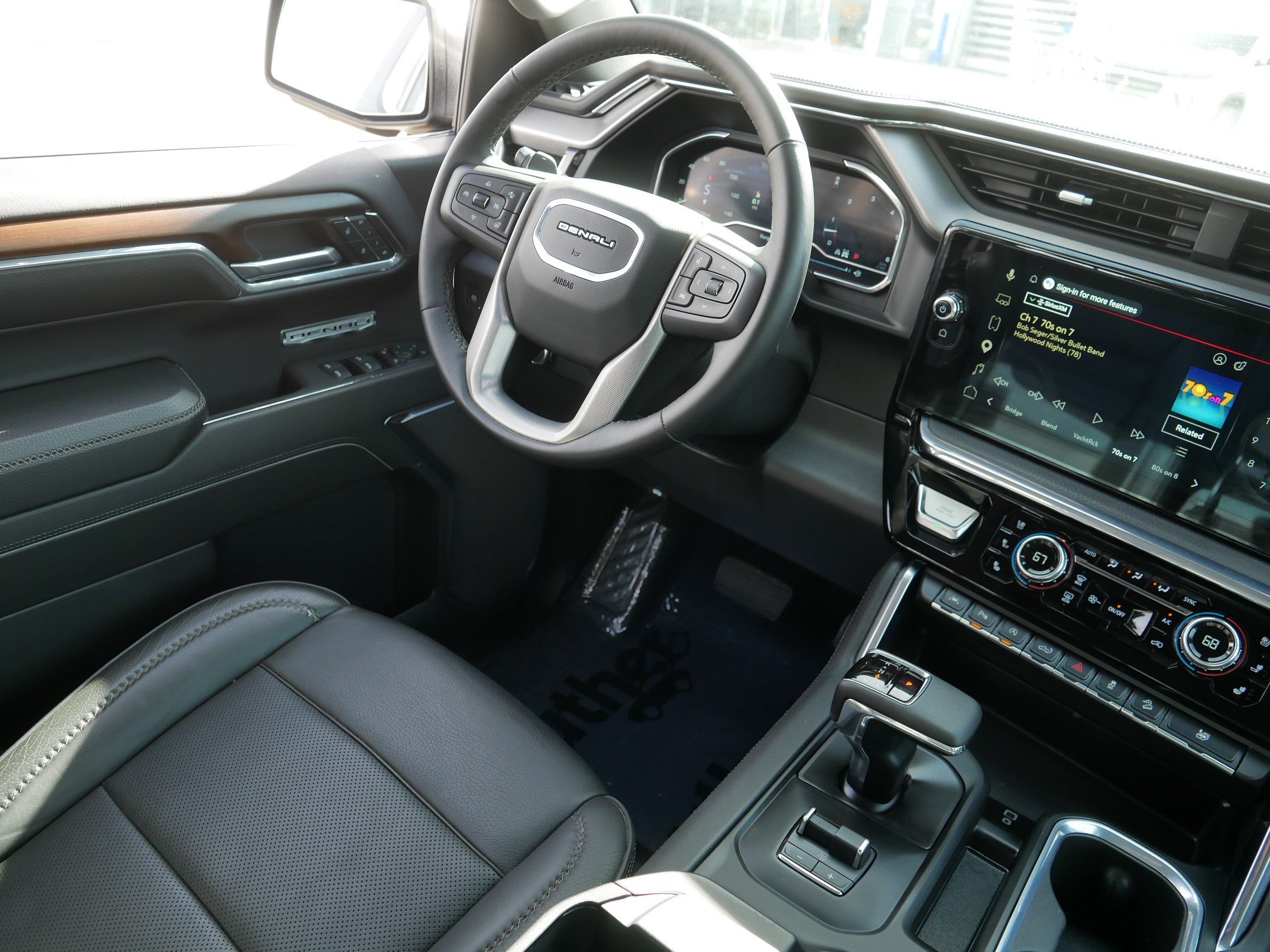 Used 2024 GMC Sierra 1500 Denali w/ Denali Reserve Package AWD/4WD image 9