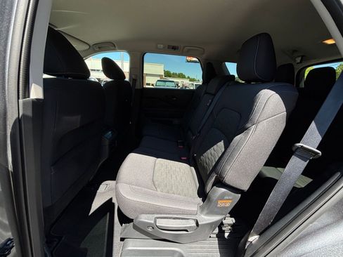 Used 2025 Nissan Pathfinder SV image 28