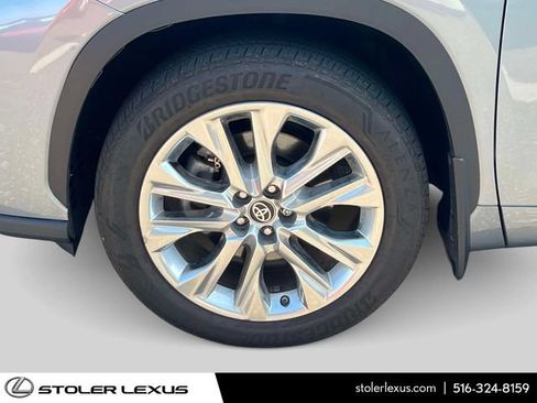 Used 2023 Toyota Highlander Limited AWD/4WD image 9