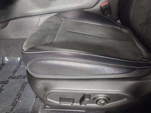 Used 2023 Jeep Grand Cherokee L Laredo RWD image 12