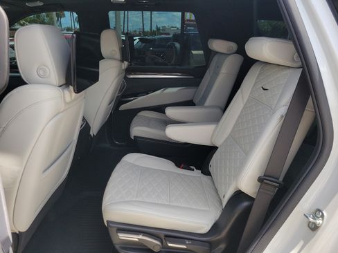 Certified 2025 Cadillac Escalade Sport Platinum w/ LPO, Floor Liner Package AWD/4WD image 16