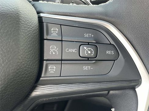 New 2025 Jeep Grand Cherokee Laredo w/ Luxury Tech Group I image 28