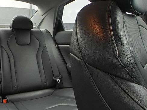 Used 2025 Hyundai Elantra Limited FWD image 11