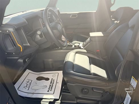 Used 2024 Ford Bronco Badlands image 13