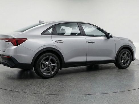 Used 2025 Kia K4 LXS image 9