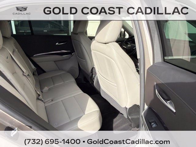 Used 2023 Cadillac XT4 Luxury w/ Cold Weather Package FWD image 8