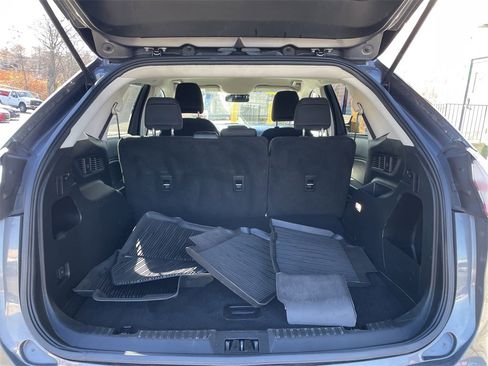 Used 2021 Ford Edge SE image 13