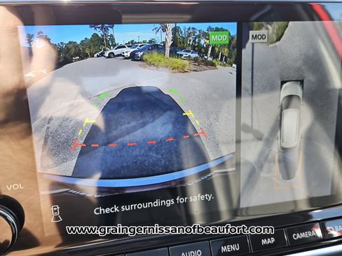 Used 2023 Nissan Rogue SL w/ SL Premium Package image 9