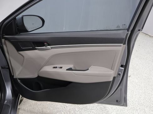Used 2019 Hyundai Elantra SE FWD image 22