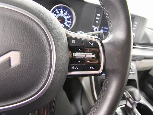 Certified 2024 Kia Carnival LX image 21
