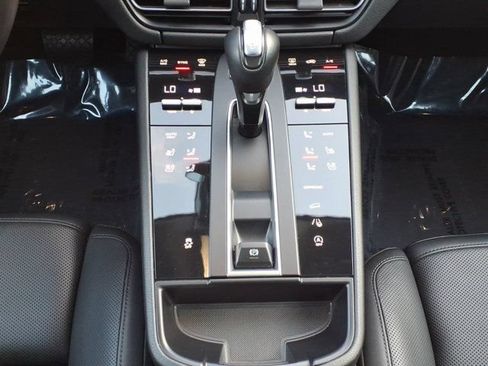 Used 2023 Porsche Macan AWD/4WD image 7