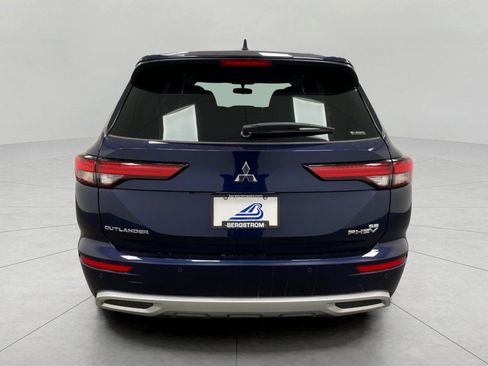 New 2025 Mitsubishi Outlander 4WD Plug-In Hybrid image 4