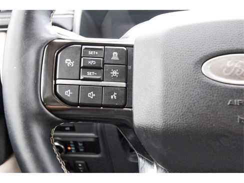 Used 2023 Ford Expedition Platinum image 18