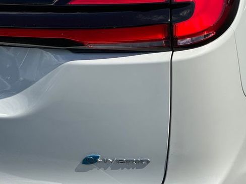 Used 2021 Chrysler Pacifica Touring-L FWD image 36