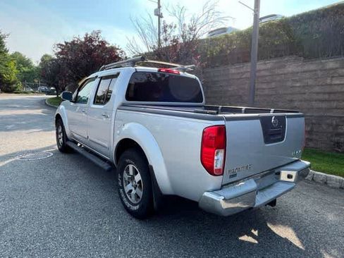 Used 2010 Nissan Frontier LE w/ LE Value Truck Pkg AWD/4WD image 6