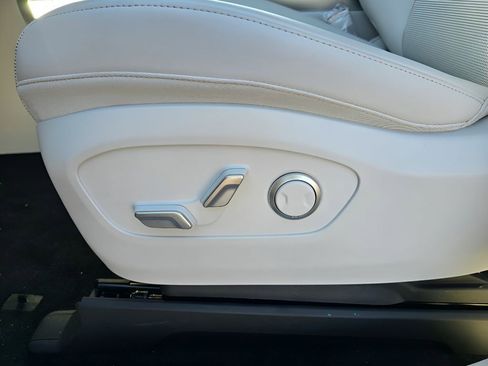 New 2026 Hyundai Ioniq 9 SEL AWD/4WD image 16