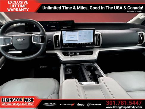Used 2025 Ford Expedition Active AWD/4WD image 7