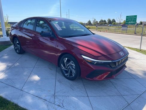 Certified 2025 Hyundai Elantra Sport image 2