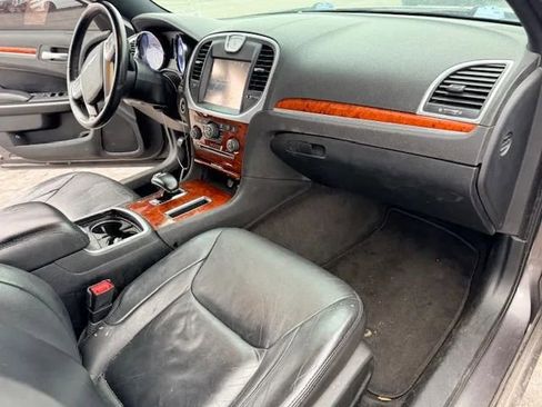 Used 2014 Chrysler 300 image 9