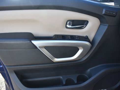 Used 2016 Nissan Titan SL image 13