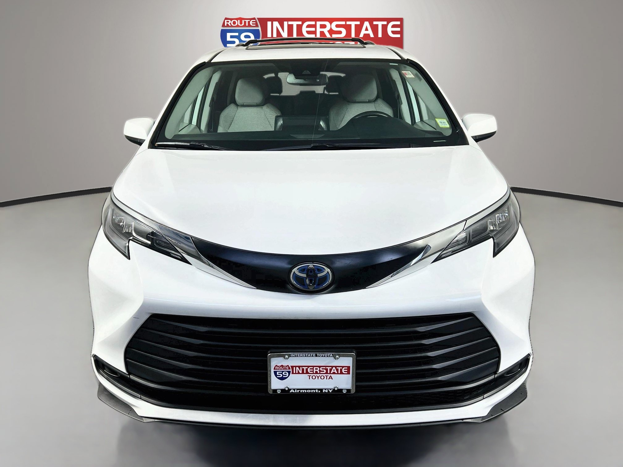 Certified 2024 Toyota Sienna LE w/ LE Plus Package AWD/4WD image 2