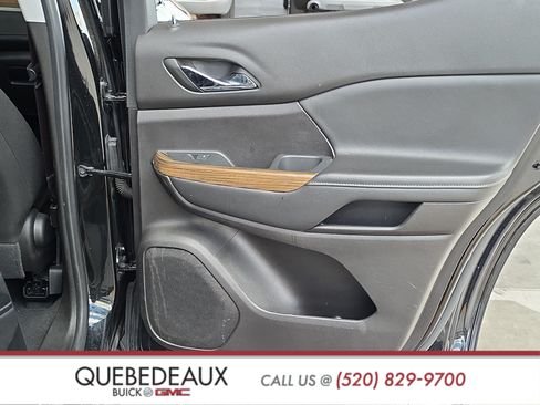 Used 2023 GMC Acadia SLE FWD image 21