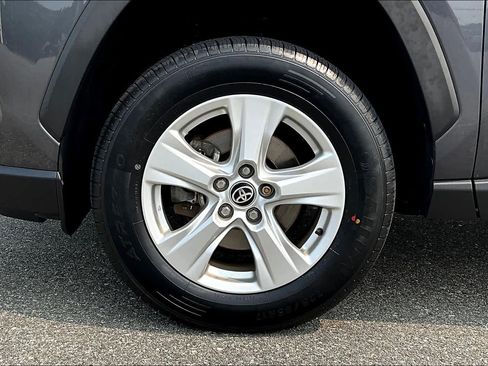 Used 2021 Toyota RAV4 XLE w/ Convenience Package image 7