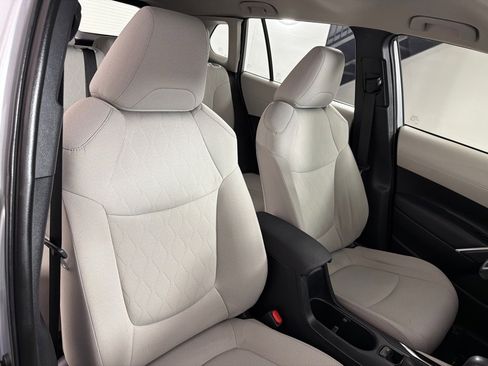 Used 2024 Toyota Corolla Cross L image 25