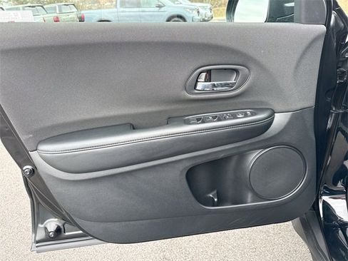 Used 2022 Honda HR-V LX image 14
