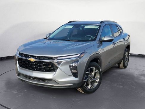 Used 2024 Chevrolet Trax LT image 1