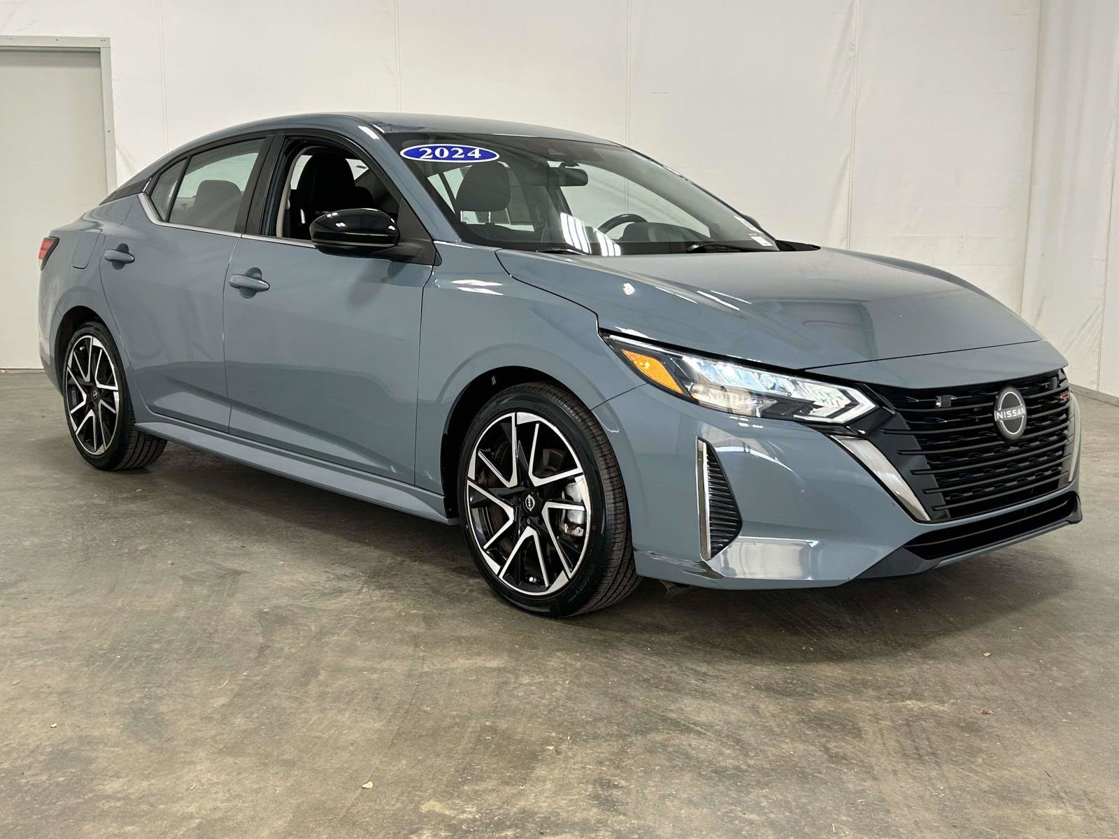 Used 2024 Nissan Sentra SR FWD image 1