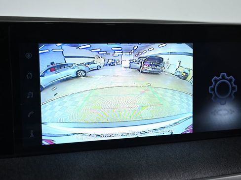 Used 2025 Nissan Kicks SV w/ SV Premium Package image 16